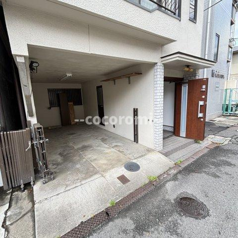 禁野本町の駐車場