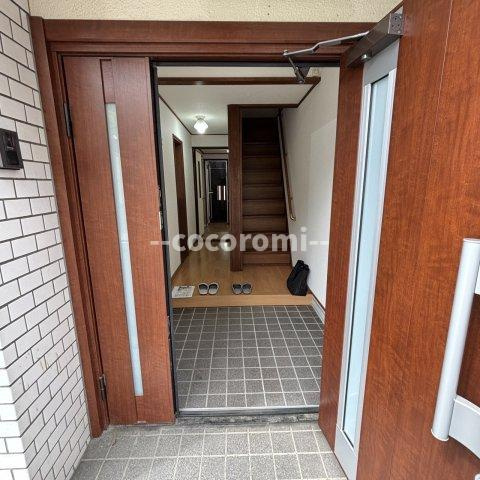 禁野本町の玄関