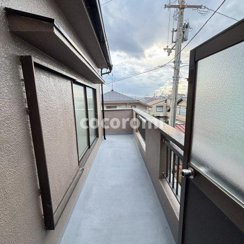成田東が丘町角地車庫付戸建のバルコニー