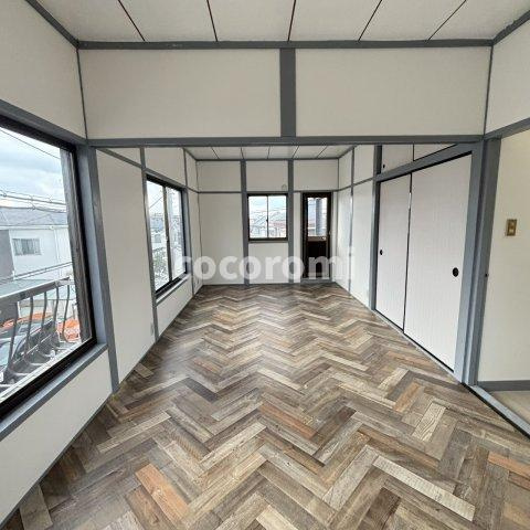 成田東が丘町角地車庫付戸建の内装