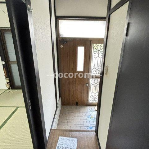 金田町3丁目戸建の玄関