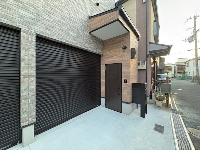 大成町シャッター付きガレージハウス