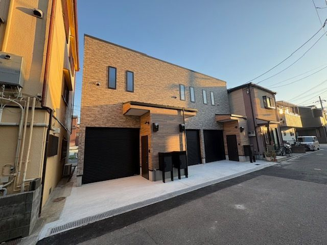 大成町シャッター付きガレージハウス
