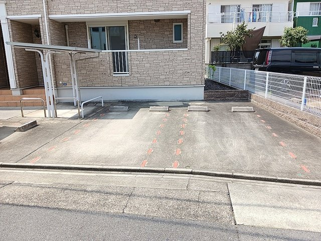 ジェットプレイスの駐車場