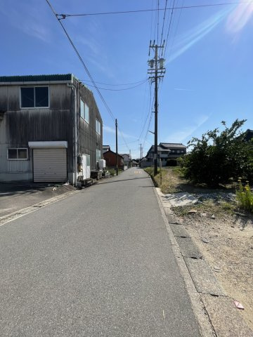 安城市和泉町上之切　売地の前面道路含む現地写真|前面道路の幅員もしっかりあります。