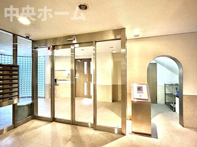 グランハイム町屋の防犯設備|【オートロック】オートロックシステムでセキュリティ充実。当たり前ですが、安全で安心して暮らすのって大事ですよね。お探しのご条件でオートロック付きの物件を探す方も多いですがやはりセキュリティは大事です。