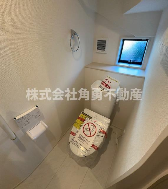 平塚市小鍋島2期　新築一戸建て　1号棟の内観：施工例|《施工例》トイレ