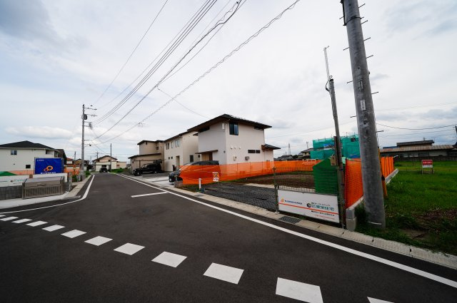 新築　前橋市上新田町　Blooming　Garden　2号棟の前面道路含む現地写真|現地写真　北側接道幅員約4ｍ