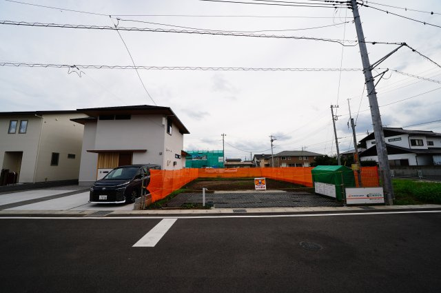 新築　前橋市上新田町　Blooming　Garden　2号棟の駐車場|現地写真　駐車スペースは並列3台分可能です！
