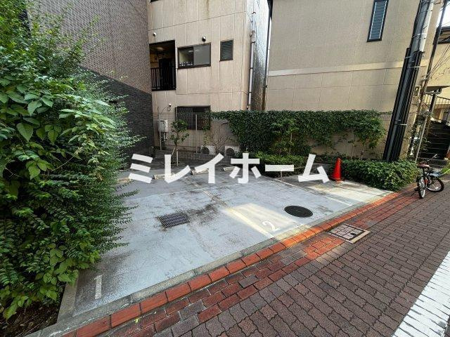 ブライズ蒲田サウスの駐車場