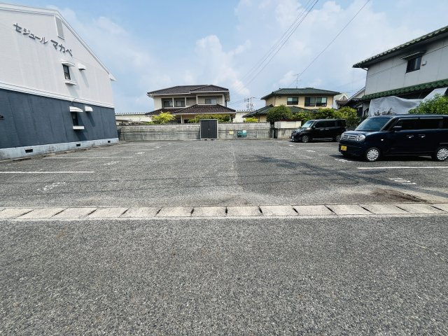 セジュールマカベの駐車場