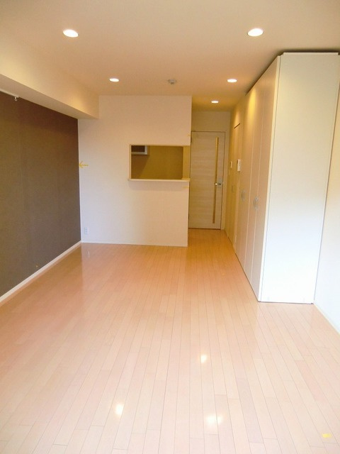 メゾン・ド・パサージュの居間・リビング|★明るいフローリングの角部屋です★