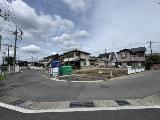 新築　前橋市龍蔵寺町　Blooming　Garden　1号棟の前面道路含む現地写真|現地写真　南側接道幅員約5ｍ　東側接道幅員約5ｍ