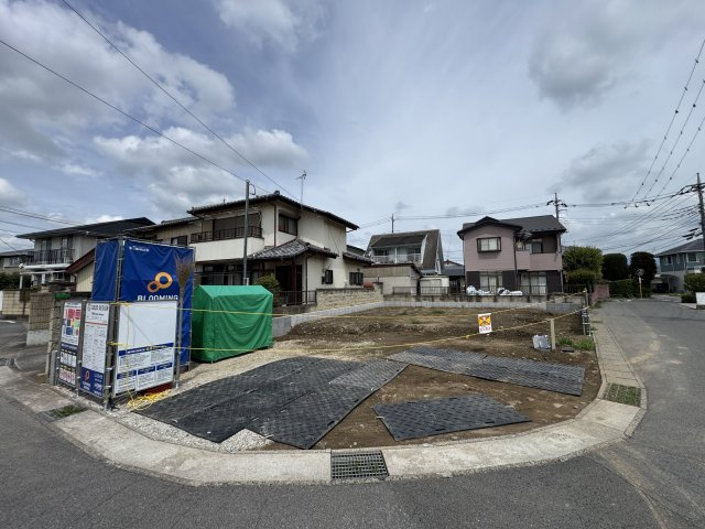 新築　前橋市龍蔵寺町　Blooming　Garden　1号棟の駐車場|現地写真　駐車スペースは並列3台分可能です！
