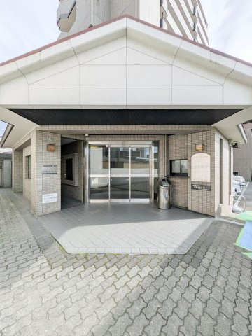 サンシャイン鶴見緑地のエントランス