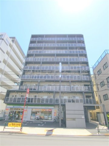 レジディア池上Ⅱの外観|2016年9月築　RC鉄筋コンクリート造地上9階建て総戸数42戸の高級賃貸マンション
東京都大田区池上5丁目　東急池上線池上駅徒歩8分、JR京浜東北線蒲田駅徒歩19分
1階コンビニファミリーマート！