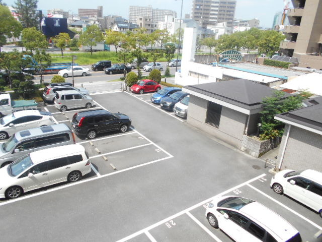 サンシャイン鶴見緑地の駐車場