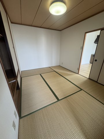エクレール鶯町の和室