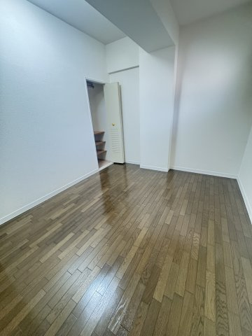 エクレール鶯町の洋室