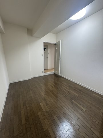エクレール鶯町の洋室