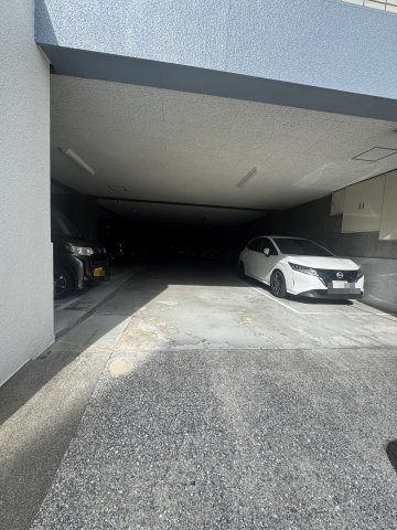 エクレール鶯町の駐車場
