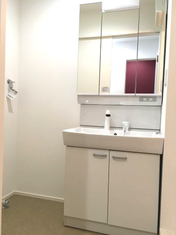 【洗面所】 | モーゲンロート | 三面鏡シャンプードレッサー