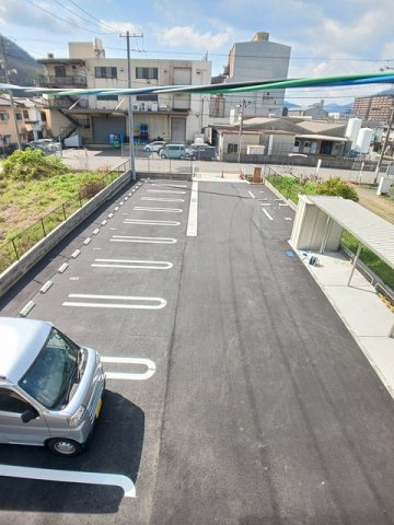 ヒュッゲ　ハウス　Ｂ棟の駐車場|駐車場があります