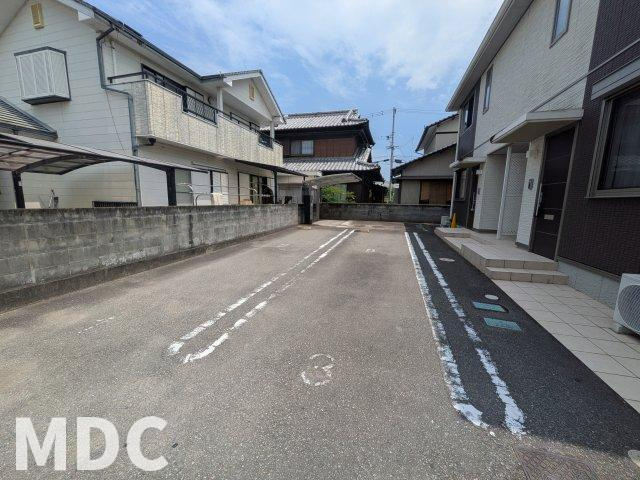 シャーメゾン乙瀬の駐車場