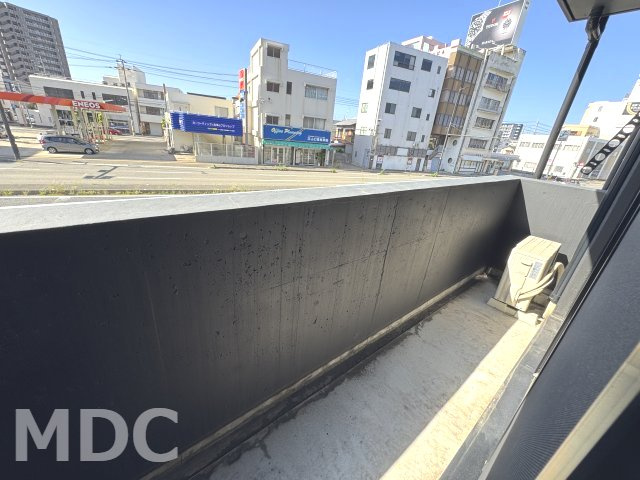 ピーススクエア常三島のバルコニー
