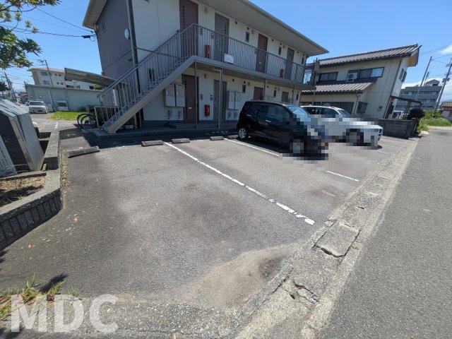 シャーメゾンWithの駐車場
