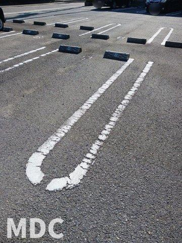 サン・メゾンAの駐車場