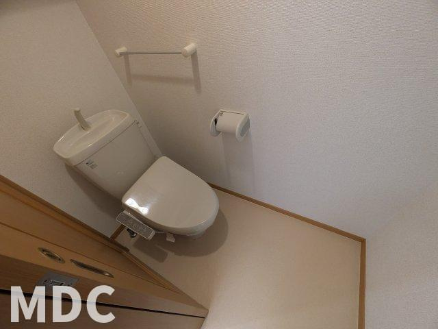ヴィヴァーチェ春日野Cのトイレ