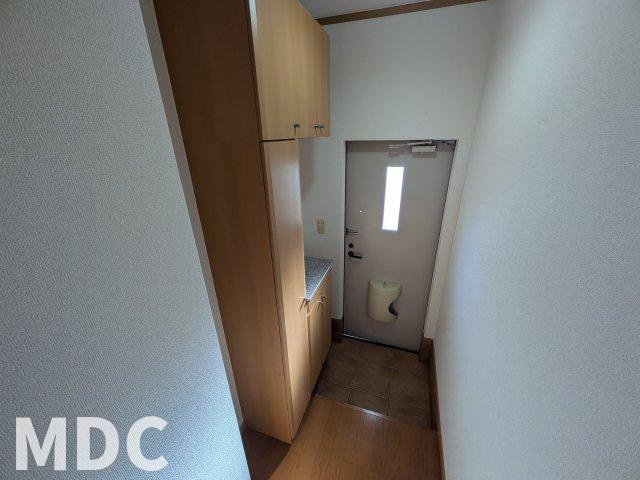 ヴィヴァーチェ春日野Cの玄関