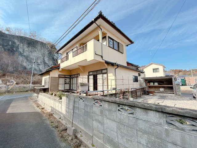 いわき市四倉町鬼越中古住宅 4LDK 陽当たり良好 三面角地！ 不動産プラス