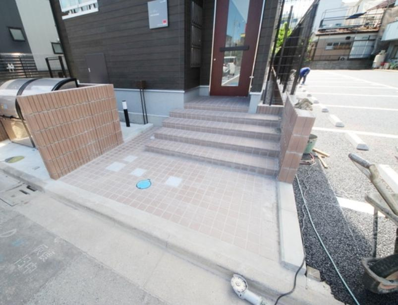 さいたま市中央区下落合７丁目の賃貸マンションのエントランス