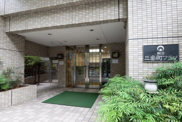 朝日三番町プラザのエントランス|ゆとりのあるエントランスです