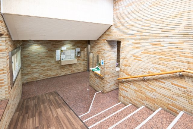 朝日三番町プラザのエントランス|建物の内部です