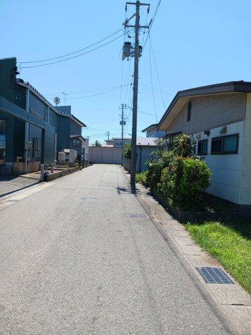 【前面道路含む現地写真】