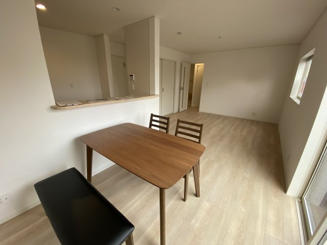 NEW【いわき市小名浜岡小名第4　全2棟／1号棟】　■選べる最新家電！特別キャンペーン♪の居間・リビング|同施工■□■リビングの写真です■□■　家族団らんの時間が増えそうなリビングですね。