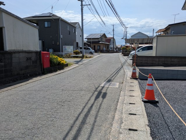 【金山町東台第10／2号棟】　4台駐車OK☆開放感のある間取りの4LDK物件！の前面道路含む現地写真|休日は家族みんなで夢のマイホーム探しに出かけてみませんか！（＾＾）♪
お問い合わせは不動産プラスまで☆

