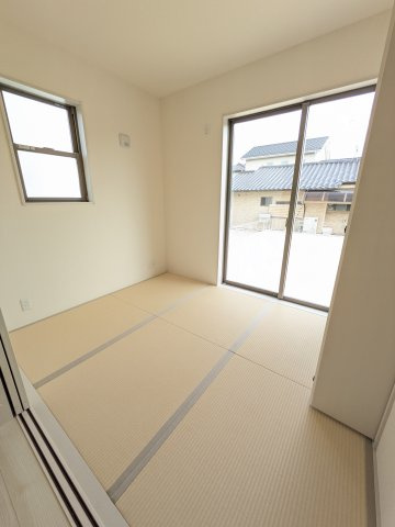 【平赤井2期／1号棟】あると嬉しい家電プレゼントキャンペーン実施中(^^♪の和室|◆和室の写真です◆　和室でゆっくりと過ごせるのは、贅沢な時間ですね♪　鮮やかな緑色がキレイです！！（＾＾）/

