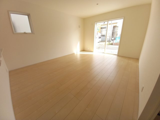 【いわき市錦町江栗1丁目／5号棟】☆キッチンパントリー☆インナーバルコニー♪☆ストレージルーム♪の居間・リビング|同施工◆ゆったりとした居間です
