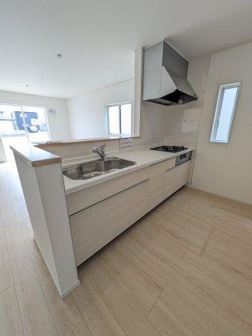 【いわき市常磐下湯長谷町　第2】　 ご案内も即日ご対応可能☆のキッチン|■キッチンの写真です■□■　対面式キッチンは、リビングの様子を見ながらお料理出来るので、小さなお子様がいらっしゃる方は、安心してお料理出来ますね。