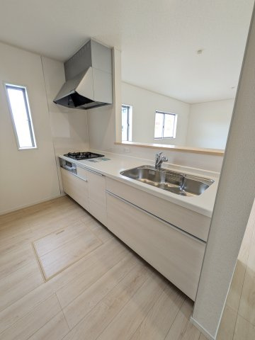 いわき市小名浜住吉　小名浜三小　 ご案内も即日ご対応可能☆のキッチン|同施工■キッチンの写真です■□■　対面式キッチンは、リビングの様子を見ながらお料理出来るので、小さなお子様がいらっしゃる方は、安心してお料理出来ますね。