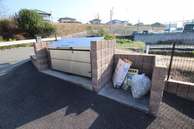 【設備】 | ピーチヒルズ | 敷地内ゴミ置き場