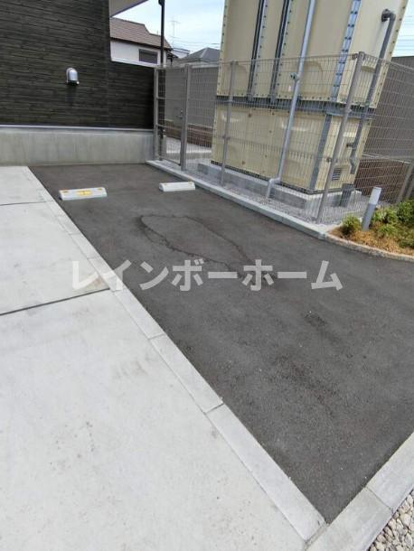 リブリ・FUKUの駐車場