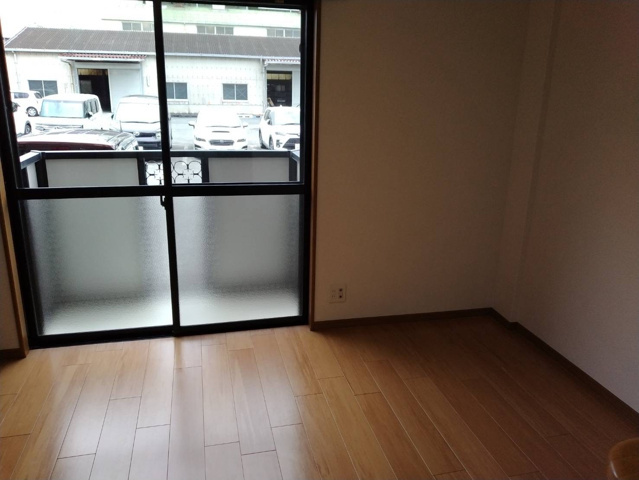 【居間・リビング】 | アン・ソレイユ | 同建物別部屋 現況優先