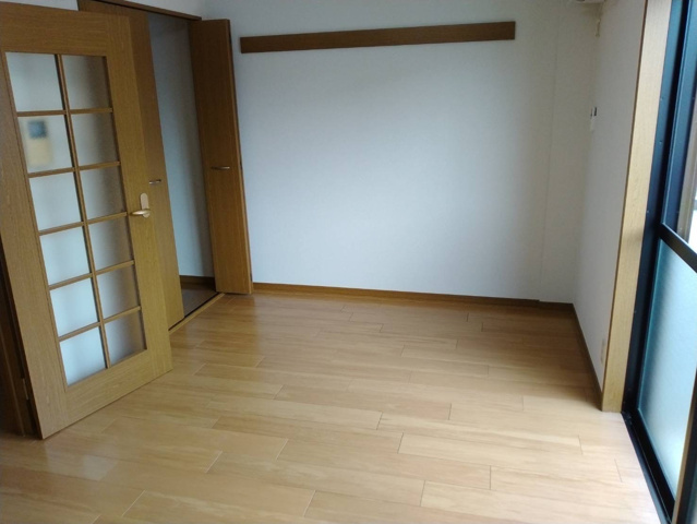 【居間・リビング】 | アン・ソレイユ | 同建物別部屋 現況優先