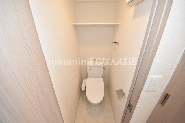 ファステート大正駅前トロフィのトイレ|トイレに収納もあります！