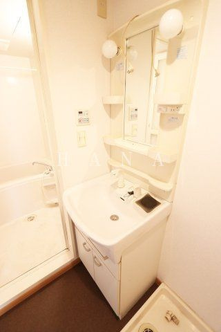 レジデンス・ファインの独立洗面台|※反転タイプの参考写真です
